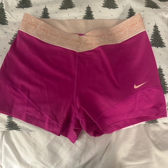 Nike Pros shorts, barely worn - Picture 1 of 2